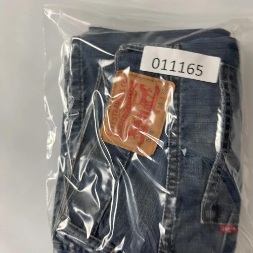 Levis Jeans Mens 34x32 Blue 514 Straight Fit medium Wash Denim Cowboy Work